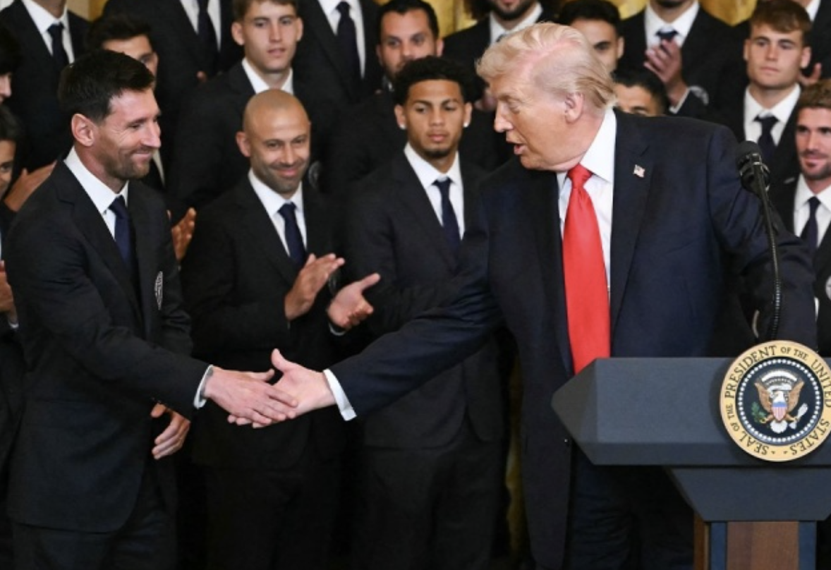 APP下载-38岁梅西率全队造访白宫！特朗普称他比贝利出色 曾夸赞C罗是GOAT